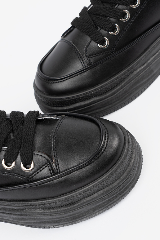 Zwarte sneakers met een platform Zwarte sneakers met een platform