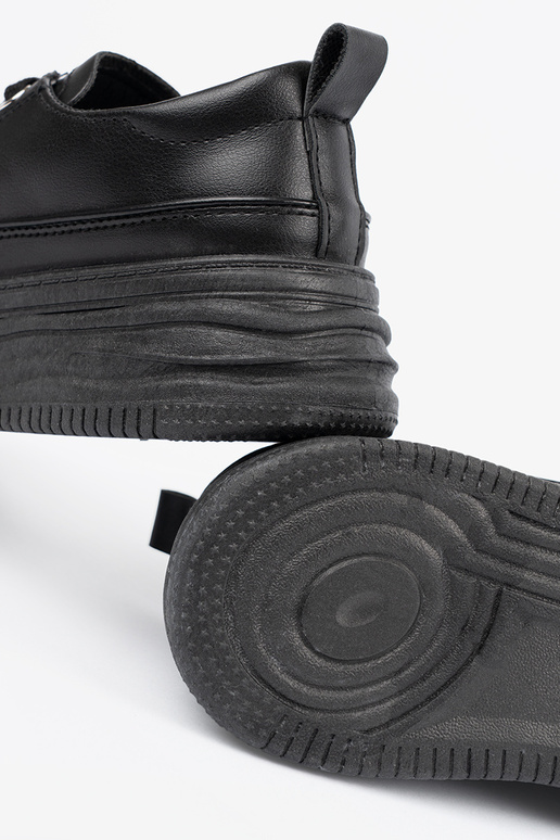 Zwarte sneakers met een platform Zwarte sneakers met een platform