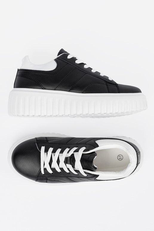 Chaussures noires de style sportif...