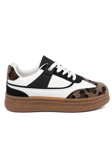 Baskets de style sportif...