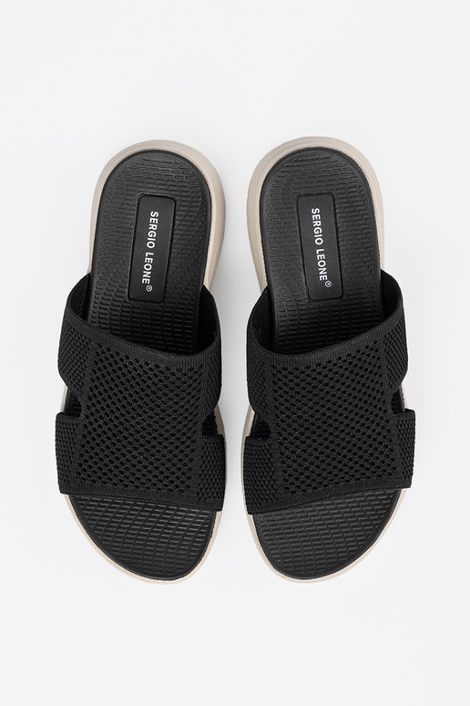 Chaussures noires avec des détails...