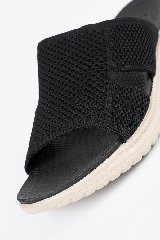 Zwarte schoenen met opengewerkte details Zwarte schoenen met opengewerkte details