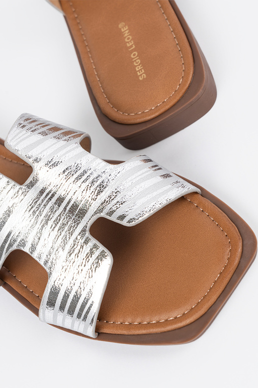 Silberne Hausschuhe mit quadrater Spitze