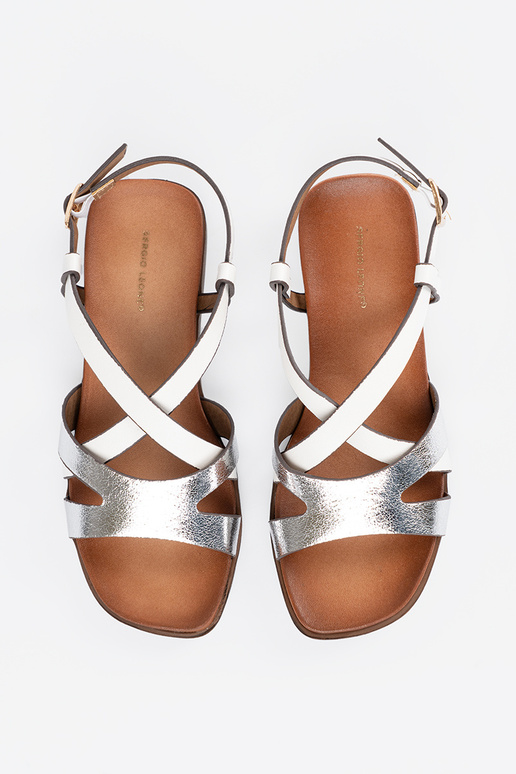 Goldfarbene Sandalen mit... Goldfarbene Sandalen mit...