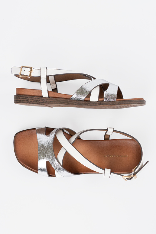 Goldfarbene Sandalen mit... Goldfarbene Sandalen mit...