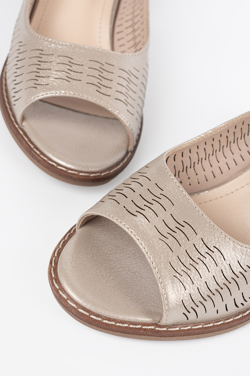 Gouden dames schoenen met lage hak