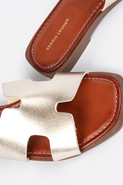 Lichtgouden slippers met vierkante neus