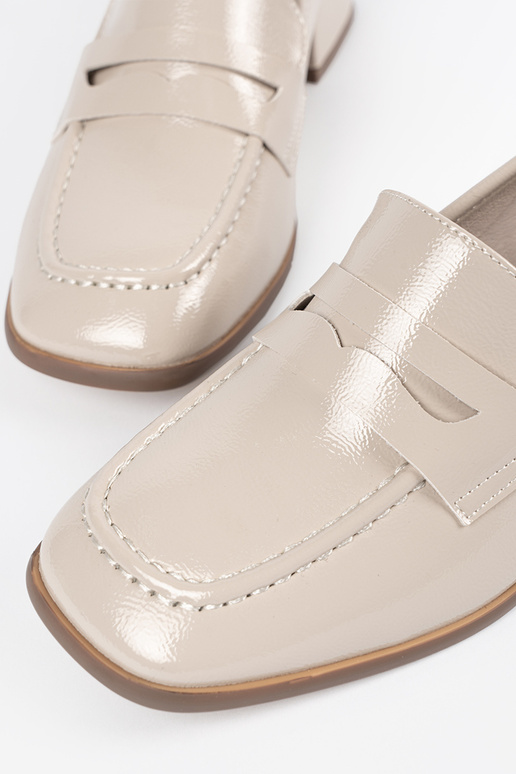 Heldere zandkleurige dames schoenen...