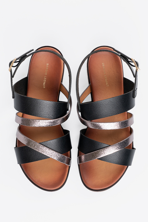 Goldfarbene Sandalen mit niedrigem... Goldfarbene Sandalen mit niedrigem...