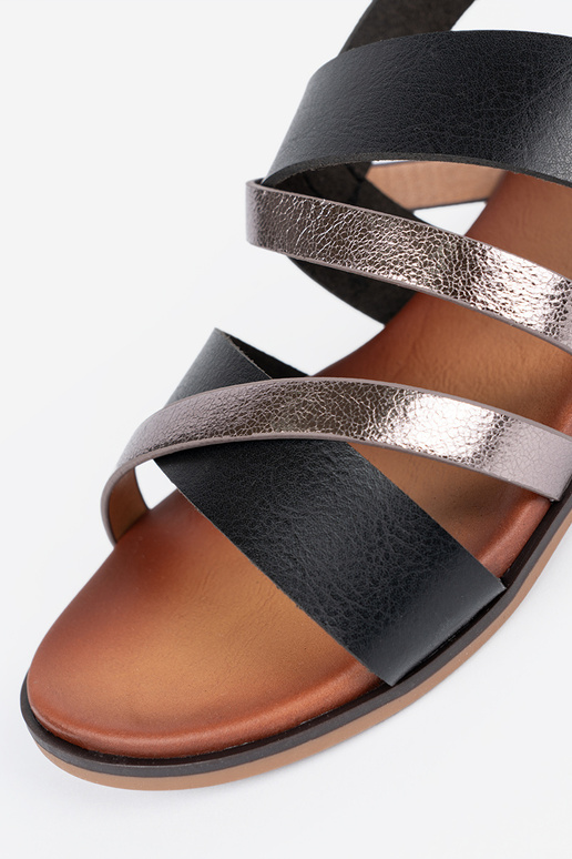 Goldfarbene Sandalen mit niedrigem... Goldfarbene Sandalen mit niedrigem...