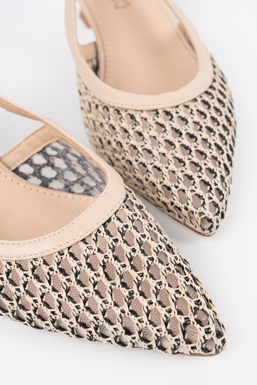 Absatzschuhe mit Lochmuster auf...