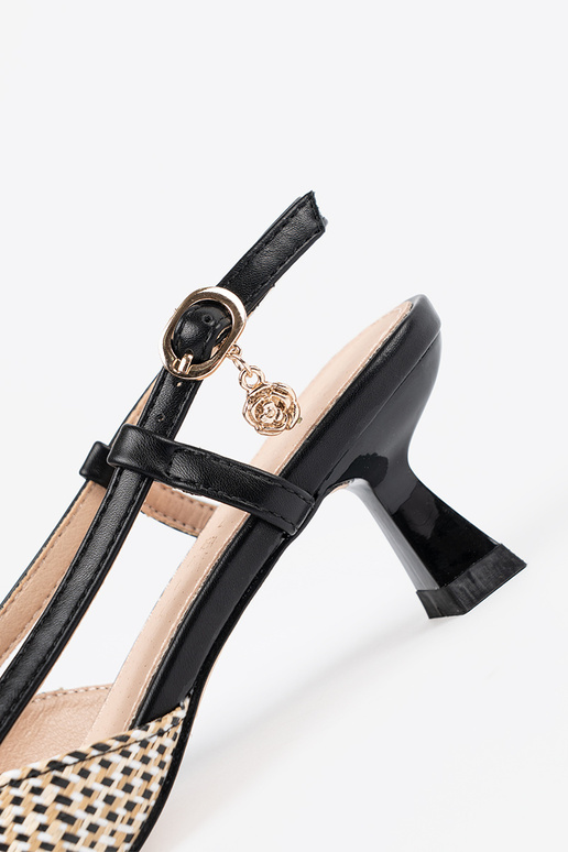 Geflochtene Absatzschuhe auf...