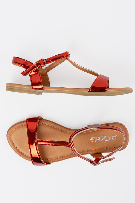 Dames rode sandalen op een platte zool Dames rode sandalen op een platte zool