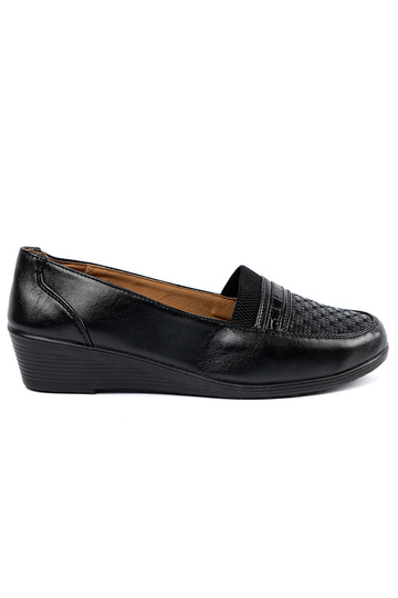 Schwarze klassische Slipper...