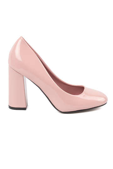 Chaussures à talons hauts...