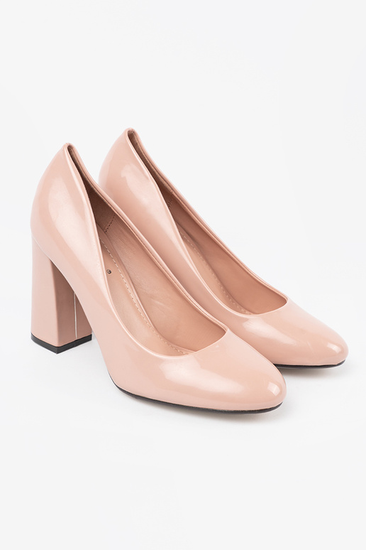 Elfenbeinfarbene lackierte High Heels