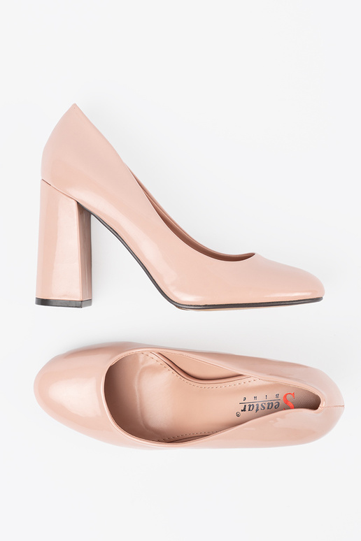 Chaussures à talons hauts en ivoire...