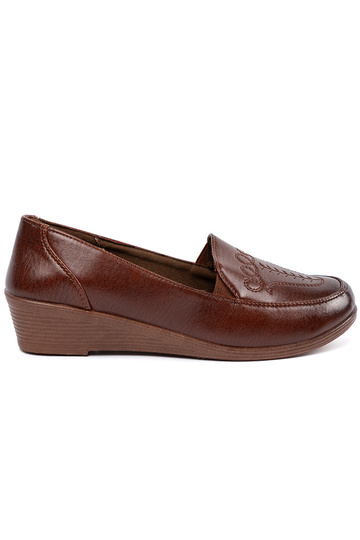 Braune klassische Slipper...