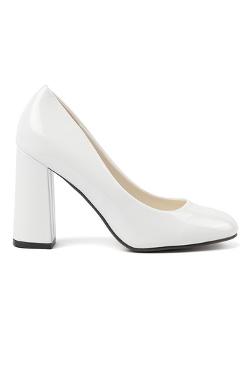 Weiße lackierte High Heels