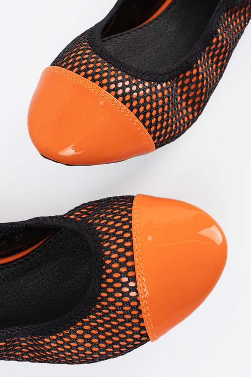 Oranje ballerina's met een zwart net