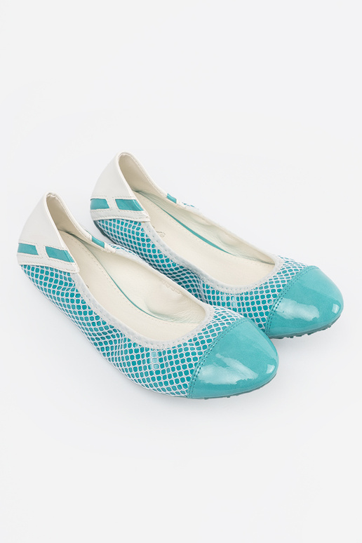 Ballerines bleues avec un filet blanc