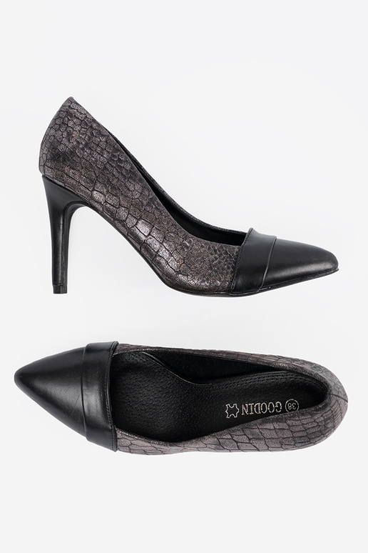 Schwarze Schuhe mit Schlangenprint