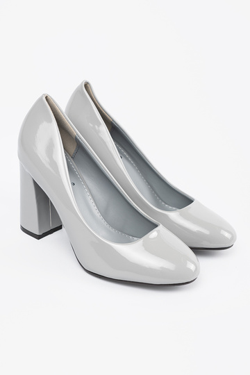 Graue lackierte High Heels 2