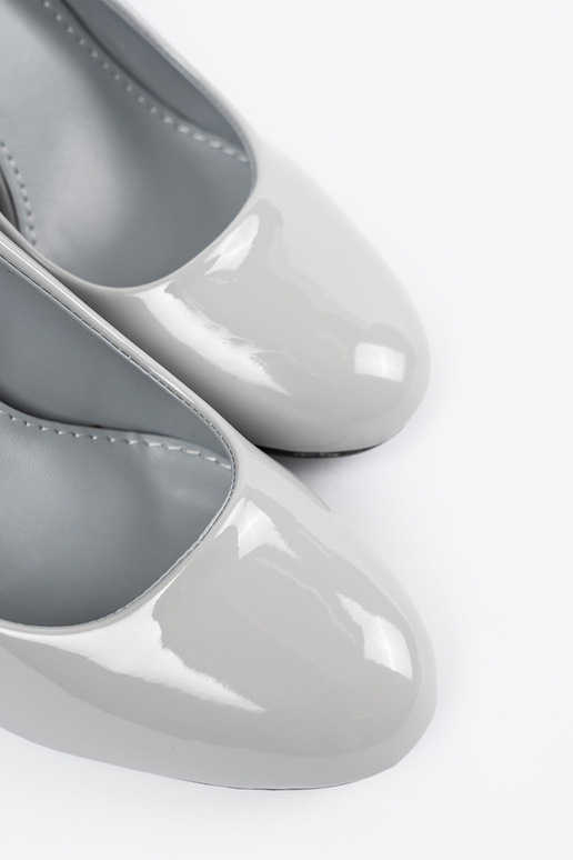 Graue lackierte High Heels