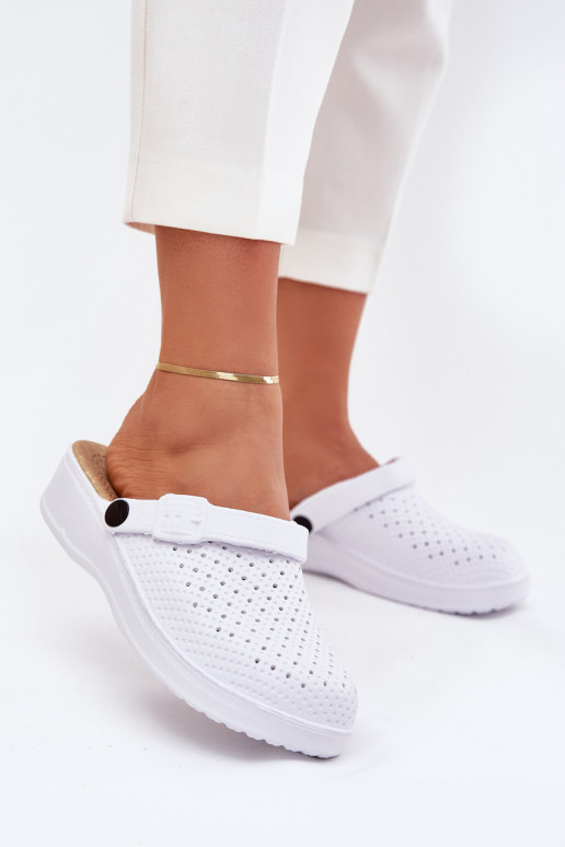 Pantoufles légères Chaussons Sabots Féminin couleur blanche Faylina