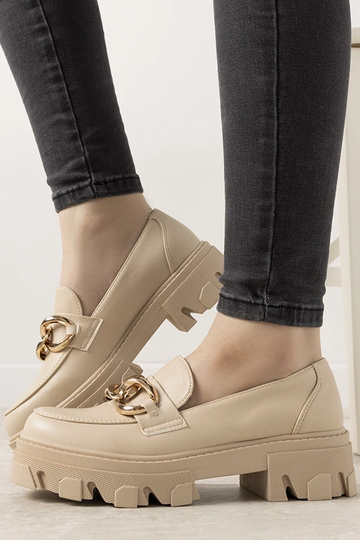 Zandkleurige mocassins op... 2