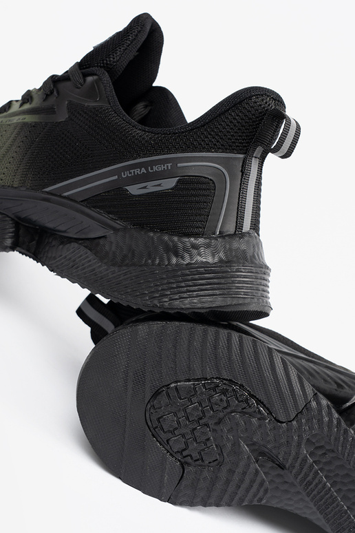 Mâle sombre couleur verte chaussures de sport