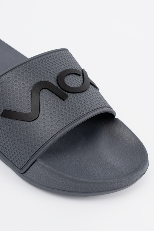 couleur grise Chaussons avec une note