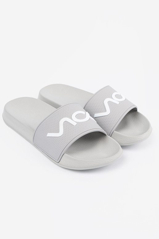 couleur grise Chaussons avec une note