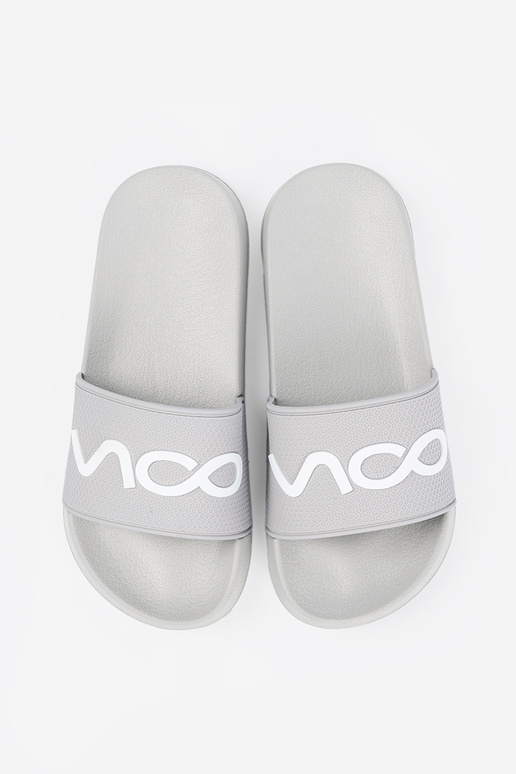 couleur grise Chaussons avec une note