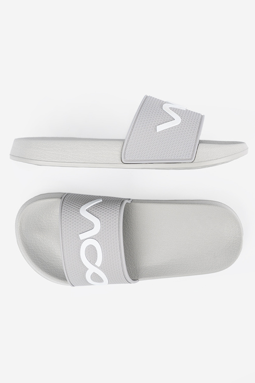 grijs slippers met de inscriptie