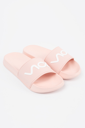 roze slippers met de inscriptie