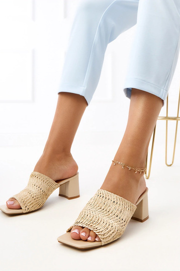 Beige Hausschuhe mit Absatz und geflochtenen Riemen Gamboa