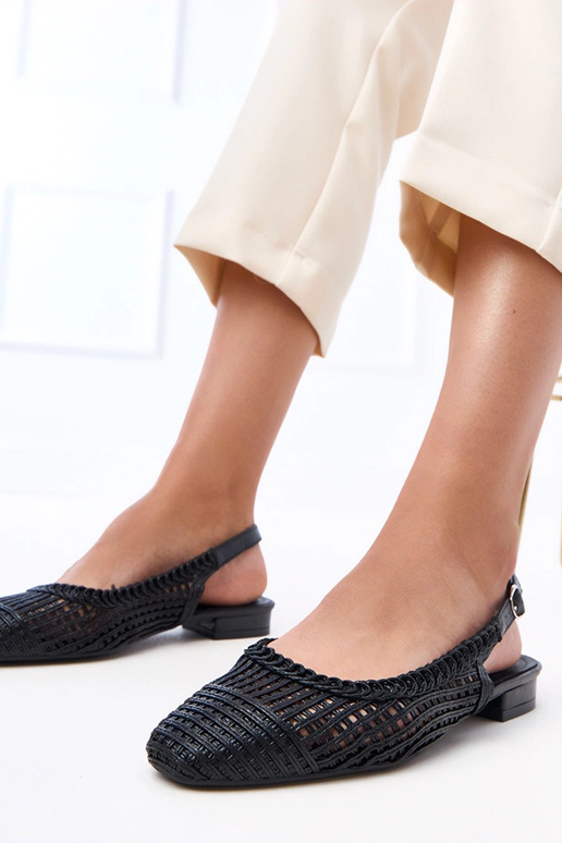 Schwarze Ajour-Ballerinas mit offenem...