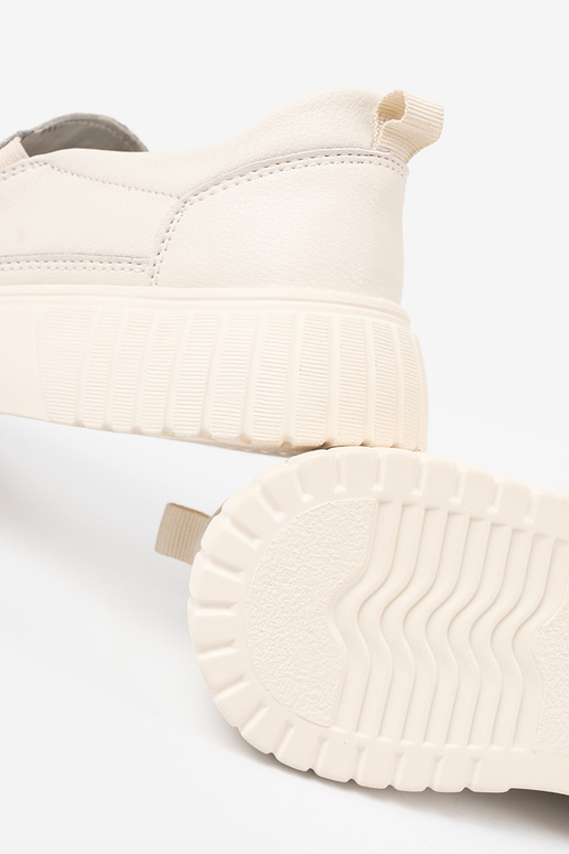 Schuhe Haut mit einer Plattform beż