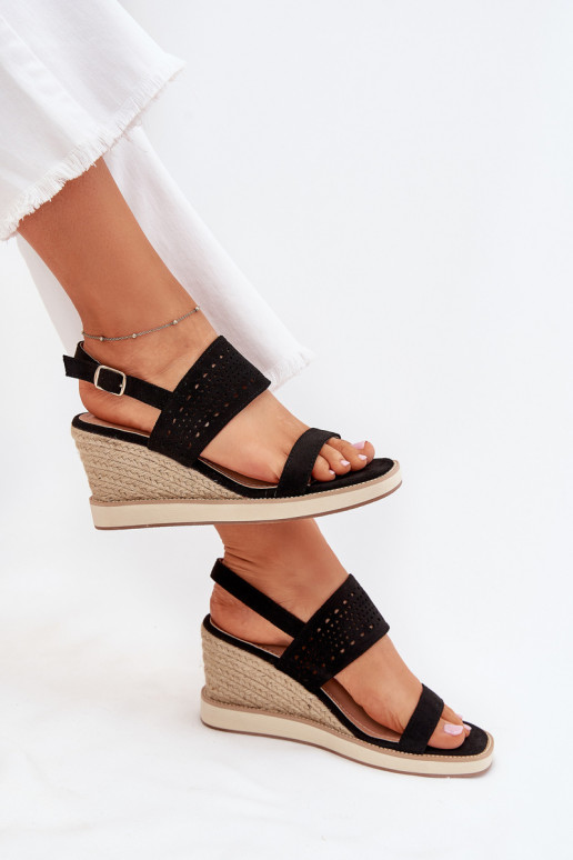 Damensandalen mit durchbrochenen Elementen Auf einem Keil Mit Zopf schZuarze Farbe Zolira