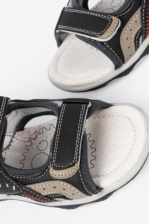 schZuarze Farbe Sandalen jungenhaft