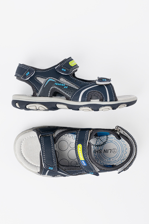 graue Farbe Sandalen jungenhaft