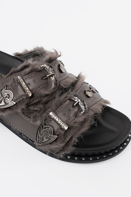 couleur grise Chaussons avec un manteau de fourrure i ćÀiekami