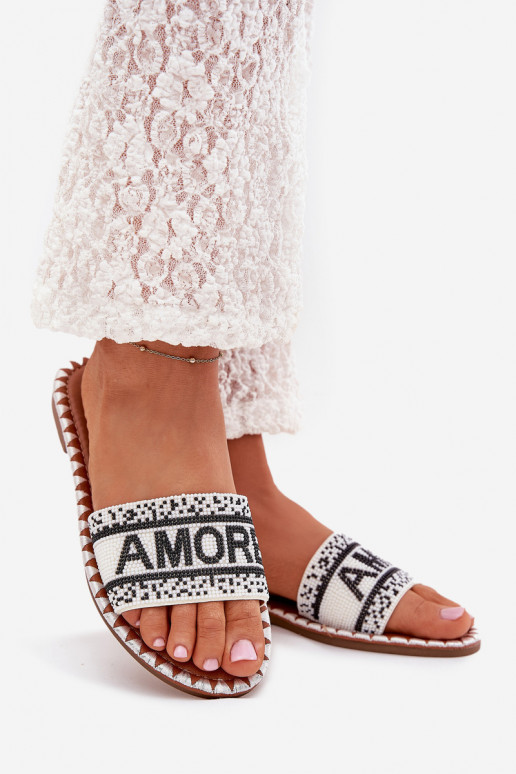 Pantoufles pour femmes avec des talons larges Avec décoration Amore couleur blanche Avelina