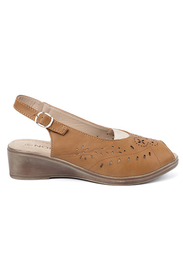 mit durchbrochenen Elementen Sandalen karmeloZue auf einem Keil 2