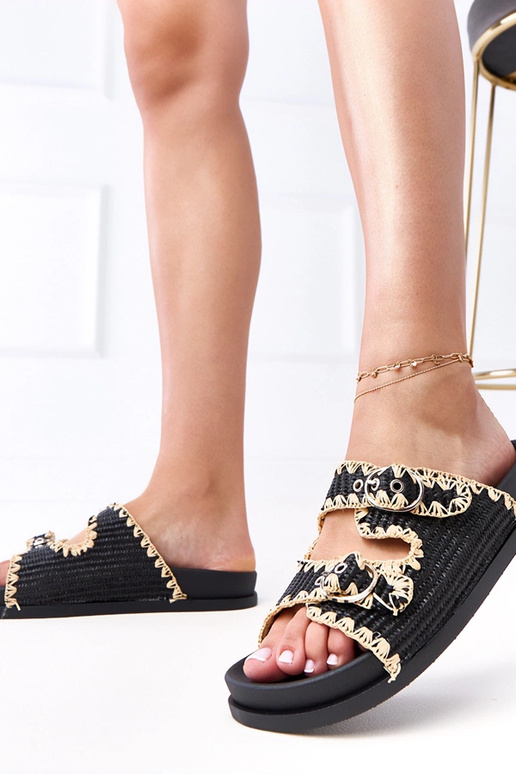 Schwarze geflochtene Slipper mit... Schwarze geflochtene Slipper mit...