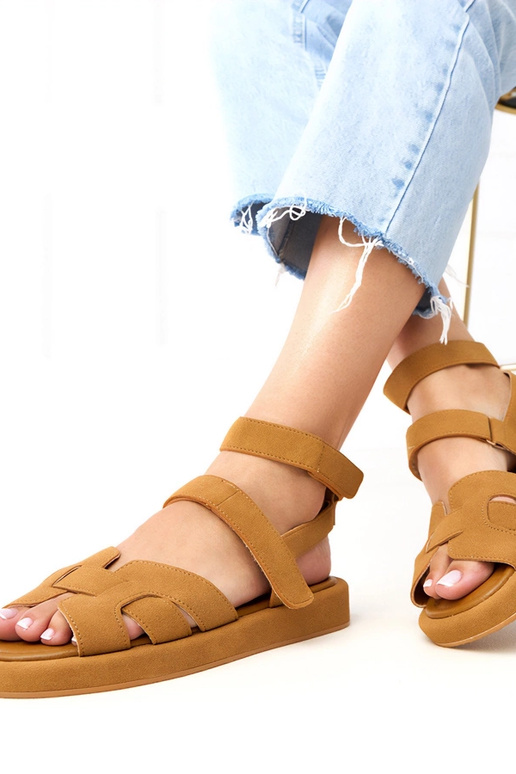 Rote Sandalen mit Knöchelverschluss... Rote Sandalen mit Knöchelverschluss...