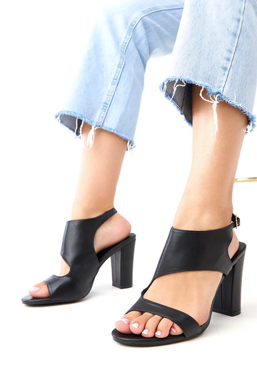 Schwarze Sandalen mit Absatz und Knöchelverschluss Sergida