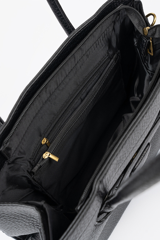 Un classique Sac à main noir sur l épaule