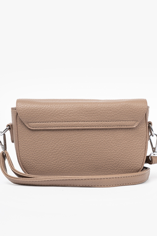 Facteur avec des coeurs beige